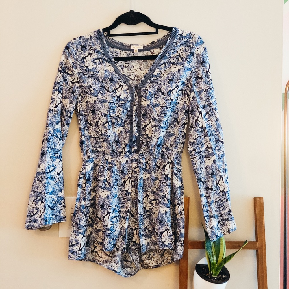 Adorable floral romper Sz S